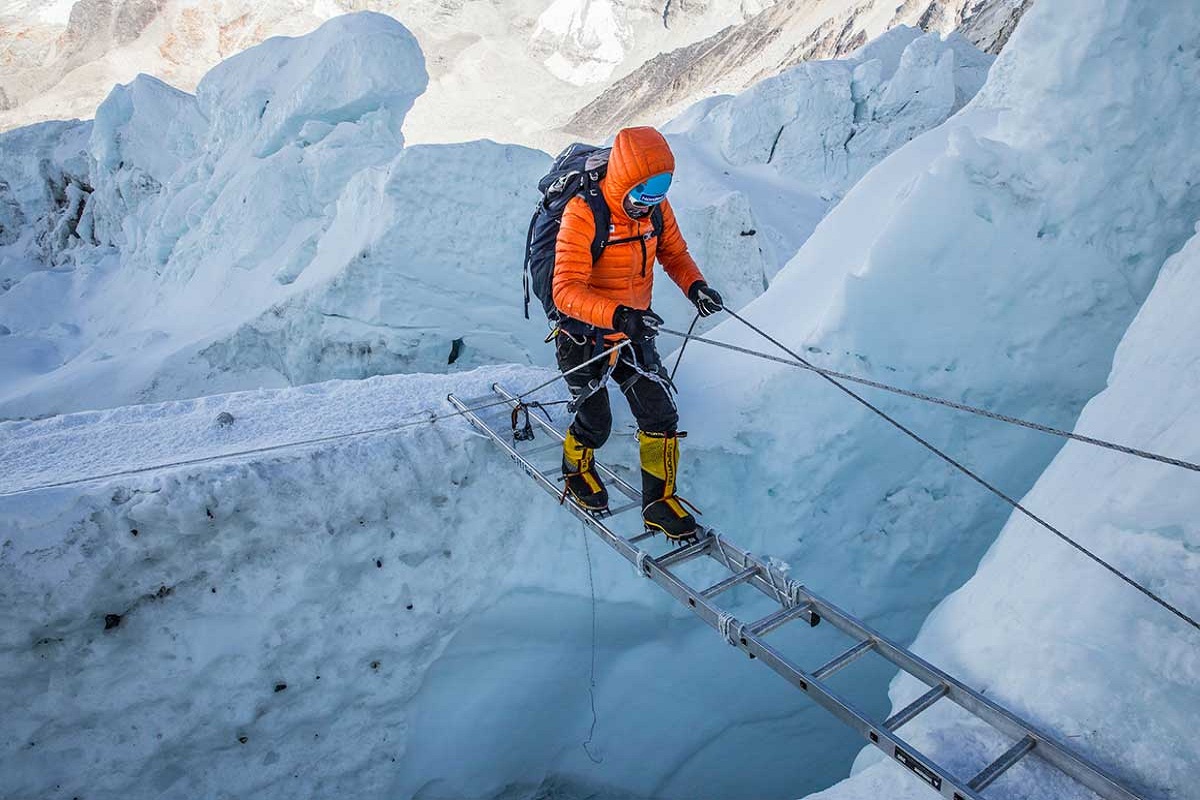 Mt Everest : এভারেস্টে ক্রমশ বাড়ছে করোনার দাপট