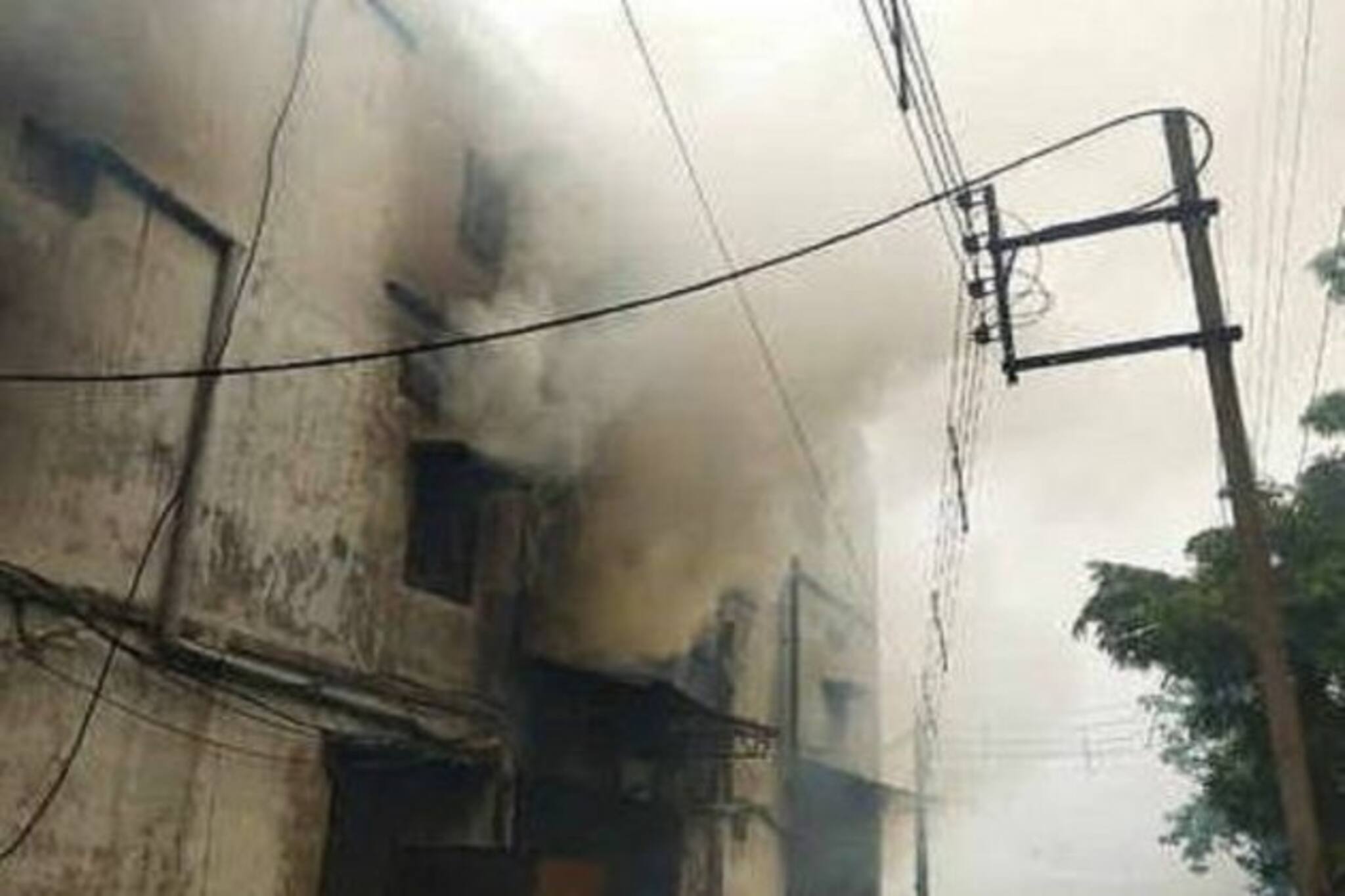 বিলকান্দার গেঞ্জি কারখানায় আগুন, নিখোঁজ চার