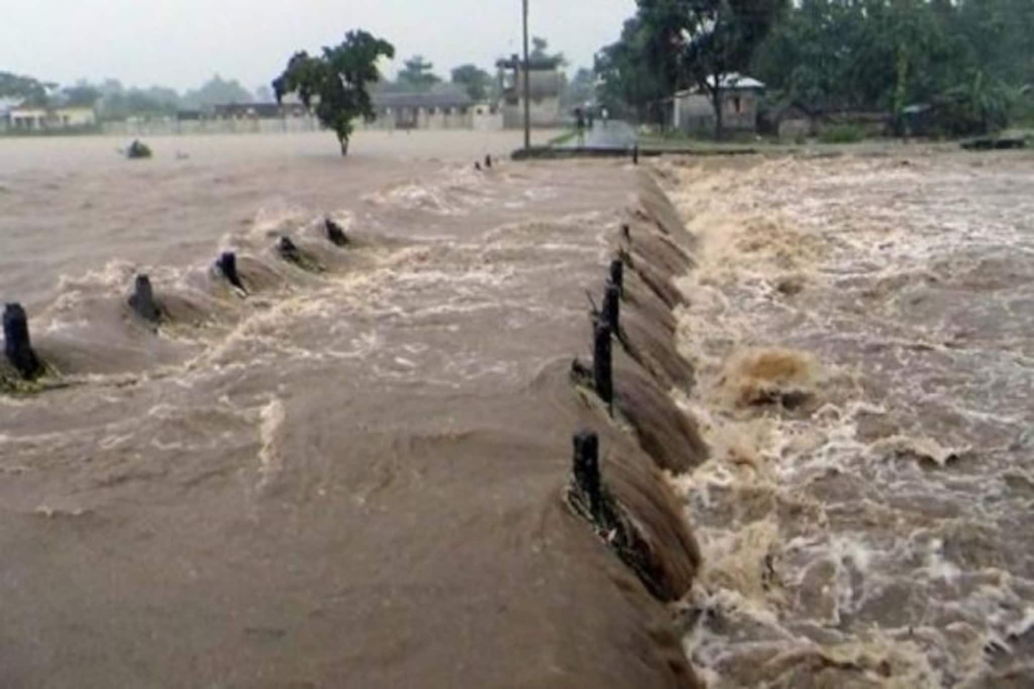 Cyclone Yaas Flood Alert : সাইক্লোনের মধ্যেই এবার বন্যার আশংকা! বিশেষ সতর্কতা জারি এই জেলাগুলিতে...