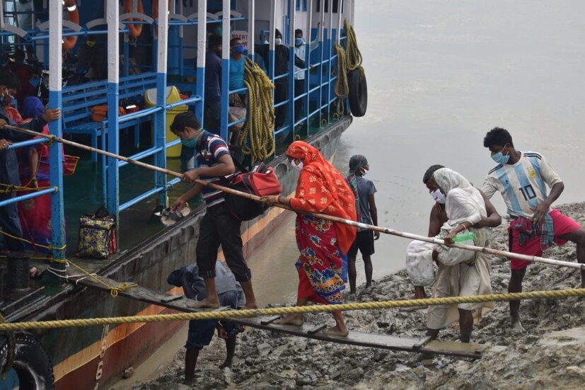 এই অগ্নিপরীক্ষায় পাশ করতেই হবে। এই কথা স্বীকার করে নিয়ে মন্ত্রী বলেন, &quot;ঝড়ের মোকাবিলা করতেই প্রশাসনের সাহায্যে সুন্দরবন জুড়ে সব ধরনের ব্যবস্থা নিয়ে রাখা হয়েছে। তবে করোনার ভয়ঙ্কর সংক্রমণের মাঝেই ঘূর্ণিঝড় আছড়ে পড়লে পরিস্থিতির মোকাবিলা করা রীতিমত চ্যালেঞ্জ।&quot;