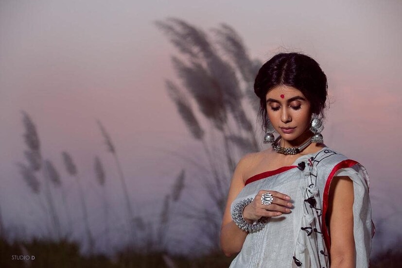 *এমনিতেই ‌শরীর নিয়ে অত্যন্ত সচেতন তিনি। নিয়মিত চর্চা করেন। বর্তমান করোনা আবহে বাড়ি থেকে বাইরে যাচ্ছেন না। এমনকি বাইরে থেকে কাউকে আসতেও দিচ্ছেন না। বরং নিজের সব কাজ নিজেই করে নিচ্ছেন ফিট থাকতে। ছবিঃ ইনস্টাগ্রাম।