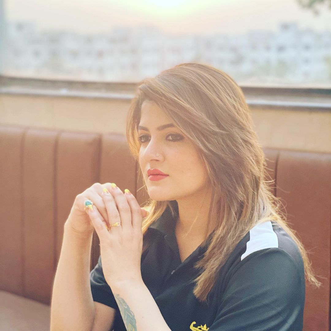 *শ্রাবন্তীকে যাঁরা চেনেন, তাঁরা জানেন, নায়িকার প্রেমে পড়তে বেশি সময় লাগে না। খুব তারাতাড়ি মন দিয়ে ফেলেন। তবে রোশন সিংয়ের সঙ্গে আইনি বিচ্ছেদ না হওয়ায় এ বারে সম্ভবত ধীরে চলো নীতি তাঁর। ছবিঃ ইনস্টাগ্রাম। *শ্রাবন্তীকে যাঁরা চেনেন, তাঁরা জানেন, নায়িকার প্রেমে পড়তে বেশি সময় লাগে না। খুব তারাতাড়ি মন দিয়ে ফেলেন। তবে রোশন সিংয়ের সঙ্গে আইনি বিচ্ছেদ না হওয়ায় এ বারে সম্ভবত ধীরে চলো নীতি তাঁর। ছবিঃ ইনস্টাগ্রাম।