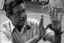 ভেসে এল ব্যারিটোন কণ্ঠ...'বংশী, ছবিটা আমার'...মাপা কথায় শ্যুটিং ফ্লোরে স্তব্ধতা ভেসে এল ব্যারিটোন কণ্ঠ...'বংশী, ছবিটা আমার'...মাপা কথায় শ্যুটিং ফ্লোরে স্তব্ধতা