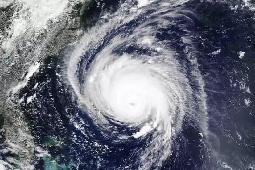 যশ-এর অবস্থান বর্তমানে দিঘা থেকে ৬৩০ কিমি দূরে রয়েছে। ইতিমধ্যেই ‘‌যশ’‌ মোকাবিলায় যুদ্ধকালীন তৎপরতায় কাজ শুরু করে দিয়েছে রাজ্য সরকার। খোলা হয়েছে একাধিক কন্ট্রোল রুম। উপকূলবর্তী জেলাগুলিতে সমুদ্রের কাছাকাছি থাকা বাড়িগুলি থেকে মানুষদের সরিয়ে নিরাপদে আনা হয়েছে। ত্রাণ শিবির খোলা হয়েছে। কেউ যাতে সুমদ্রের দিকে না যায় সে বিষয়েও কড়া নজরদারি চালাচ্ছে পুলিশ।