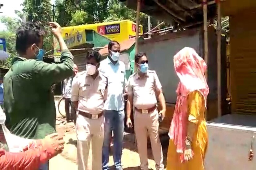সেখানকার এক তৃণমূলের সদস্য জানিয়েছেন, আপাতত মেদিনীপুর শহরের ২৫টি ওয়ার্ডে মিলবে এই পরিষেবা। বুধবার প্রথম দিনের মেনুতে ছিল ভাত, ডাল, ডিম, আলু-পটলের তরকারি। তবে আজ বৃহস্পতিবার থেকে মেনুতে থাকবে মাছ, মাংস-সহ সমস্ত পুষ্টিকর খাদ্য। অভিনেত্রী তথা মেদিনীপুরের নতুন বিধায়ক জুন মালিয়ার দাবি, করোনার সময়ে সেরে উঠতে পুষ্টিকর খাবার সবচেয়ে বেশি প্রয়োজন। যাতে বাড়ির মায়েরা হেঁসেল ছেড়ে নিজেদের শরীরের যত্ন নিতে পারেন তা মাথায় রেখেই এমন উদ্যোগ নেওয়া হয়েছে।