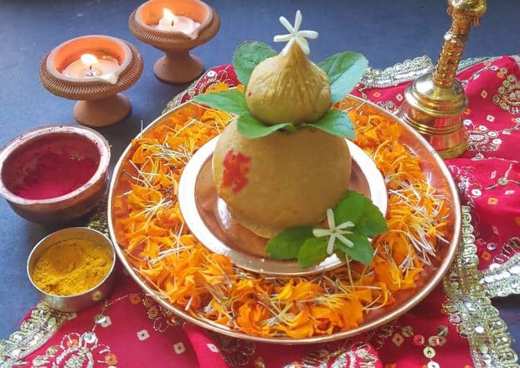 • উপবাস ভঙ্গ করার সময় চন্দ্রদেবের আরাধনা করে, তাঁর কাছে মনের বাসনা জানানোর পর তাঁর উদ্দেশ্যে জল অর্পণ করুন । • উপবাস ভঙ্গ করার সময় চন্দ্রদেবের আরাধনা করে, তাঁর কাছে মনের বাসনা জানানোর পর তাঁর উদ্দেশ্যে জল অর্পণ করুন ।
