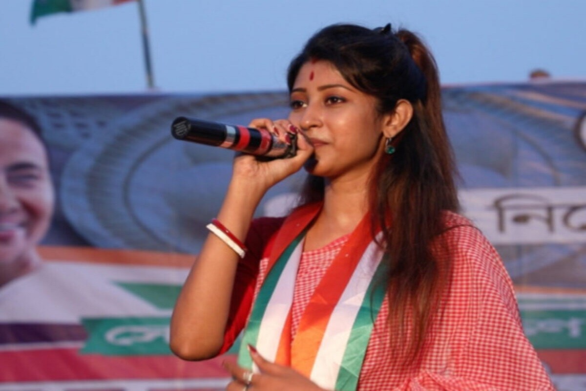 *সোনারপুর দক্ষিনে এগিয়ে তৃণমূল লাভলি মৈত্র। পিছিয়ে বিজেপি প্রার্থী অঞ্জনা বসু। ৮,৮০০ ভোটে এগিয়ে রইয়েছেন লাভলি। ফাইল ছবি। ফাইল ছবি। *সোনারপুর দক্ষিনে এগিয়ে তৃণমূল লাভলি মৈত্র। পিছিয়ে বিজেপি প্রার্থী অঞ্জনা বসু। ৮,৮০০ ভোটে এগিয়ে রইয়েছেন লাভলি। ফাইল ছবি। ফাইল ছবি।