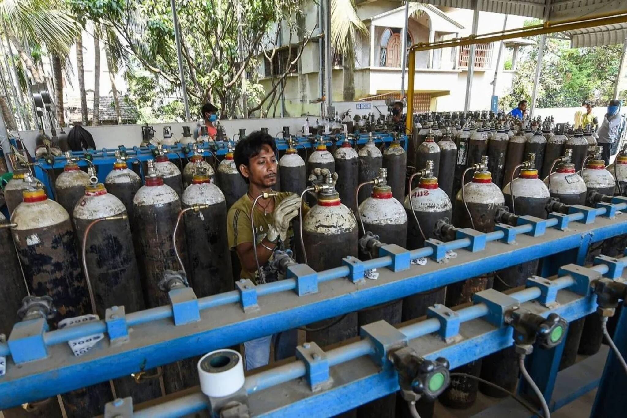 Liquid Oxygen: কী ভাবে প্রস্তুত করা হয়ে থাকে লিক্যুইড অক্সিজেন? অক্সিজেন ব্যবহারের সঠিক পদক্ষেপ বাতলে দিল কেন্দ্রীয় সরকার!