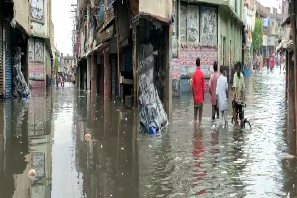 *ইয়াসের প্রভাবে রেকর্ড বৃষ্টিপাত মালদহে। ২৪ ঘন্টায় বৃষ্টিপাতের পরিমাণ প্রায় তিনশো মিলিমিটার। মালদহ যা সর্বকালের রেকর্ড বলে প্রশাসন সূত্রে খবর। যার জেরে বৃহস্পতিবার রাতে ভাসল শহর। এমনকি জলবন্দি অবস্থা শুক্রবার দিনভর। এর আগে ১৯৯৮ সালে মালদহ শহরে অতি ভারী বৃষ্টি এবং বন্যা পরিস্থিতি তৈরি হয়। সেই সময়ে পরিস্থিতি এত খারাপ হয়নি। অতি ভারী বৃষ্টির জেরে ইংরেজবাজার পুরসভার ২৯ টি ওয়ার্ডের মধ্যে অন্তত ২০টি ওয়ার্ড কমবেশি জলমগ্ন হয়েছে। বৃহস্পতিবার বিকেল থেকেই জল থৈ থৈ মালদহ মেডিক্যাল কলেজ। জলমগ্ন জেলার সবচেয়ে বড় বাজার বলে পরিচিত মালদহের নেতাজি পুরবাজার। তথ্য ও ছবিঃ সেবক দেবশর্মা। *ইয়াসের প্রভাবে রেকর্ড বৃষ্টিপাত মালদহে। ২৪ ঘন্টায় বৃষ্টিপাতের পরিমাণ প্রায় তিনশো মিলিমিটার। মালদহ যা সর্বকালের রেকর্ড বলে প্রশাসন সূত্রে খবর। যার জেরে বৃহস্পতিবার রাতে ভাসল শহর। এমনকি জলবন্দি অবস্থা শুক্রবার দিনভর। এর আগে ১৯৯৮ সালে মালদহ শহরে অতি ভারী বৃষ্টি এবং বন্যা পরিস্থিতি তৈরি হয়। সেই সময়ে পরিস্থিতি এত খারাপ হয়নি। অতি ভারী বৃষ্টির জেরে ইংরেজবাজার পুরসভার ২৯ টি ওয়ার্ডের মধ্যে অন্তত ২০টি ওয়ার্ড কমবেশি জলমগ্ন হয়েছে। বৃহস্পতিবার বিকেল থেকেই জল থৈ থৈ মালদহ মেডিক্যাল কলেজ। জলমগ্ন জেলার সবচেয়ে বড় বাজার বলে পরিচিত মালদহের নেতাজি পুরবাজার। তথ্য ও ছবিঃ সেবক দেবশর্মা।