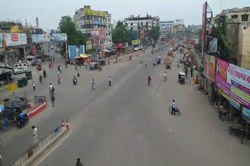 পুজোর পর থেকেই কলকাতা এবং সংলগ্ন অঞ্চলে করোনা আক্রান্তের সংখ্যা উদ্বেগজনক ভাবে বাড়ছে৷ কলকাতা ছাড়াও উত্তর এবং দক্ষিণ চব্বিশ পরগণায় নতুন আক্রান্তের সংখ্যা রাজ্য প্রশাসনের চিন্তা বাড়িয়েছে৷ 
