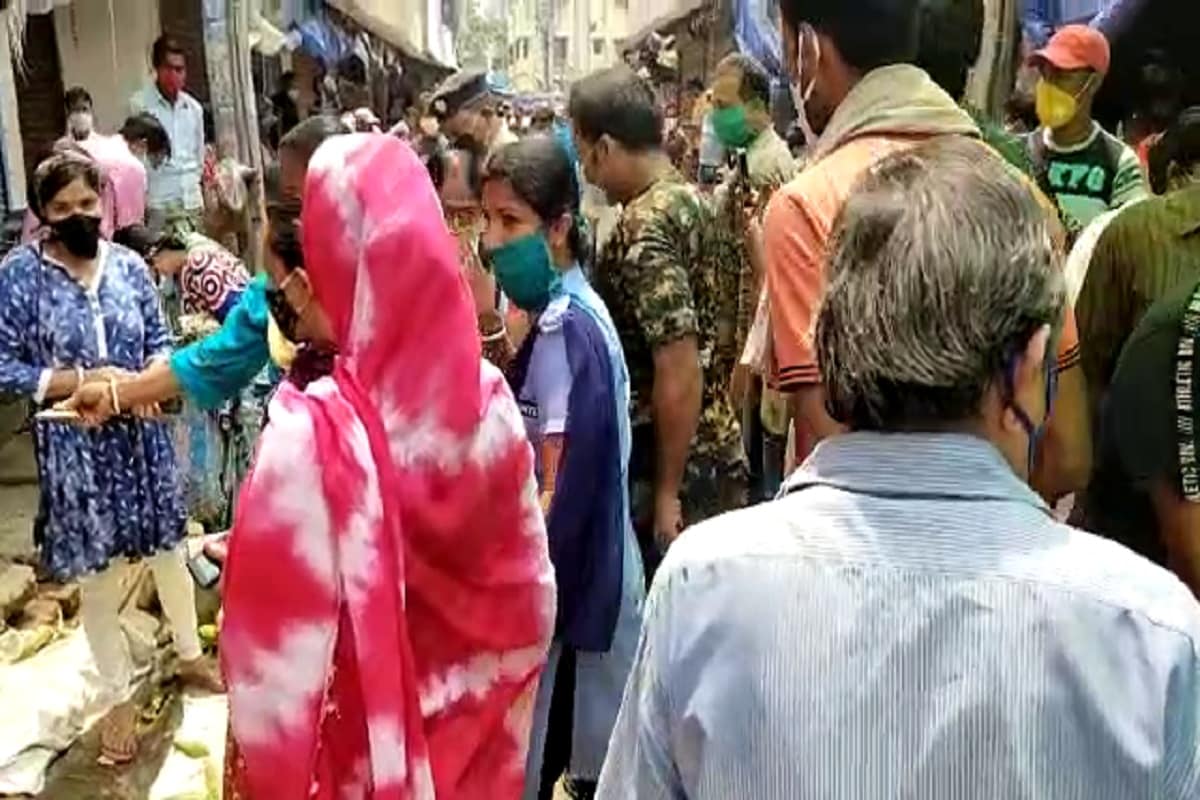 *নিষেধ অমান্য করে পথে বেড়ানো গাড়ি চলাচল রুখতে মালদহ শহরে ঢোকা ও বেরোনোর বিভিন্ন রাস্তায় নাকা চেকিং শুরু করে পুলিশ। *নিষেধ অমান্য করে পথে বেড়ানো গাড়ি চলাচল রুখতে মালদহ শহরে ঢোকা ও বেরোনোর বিভিন্ন রাস্তায় নাকা চেকিং শুরু করে পুলিশ।