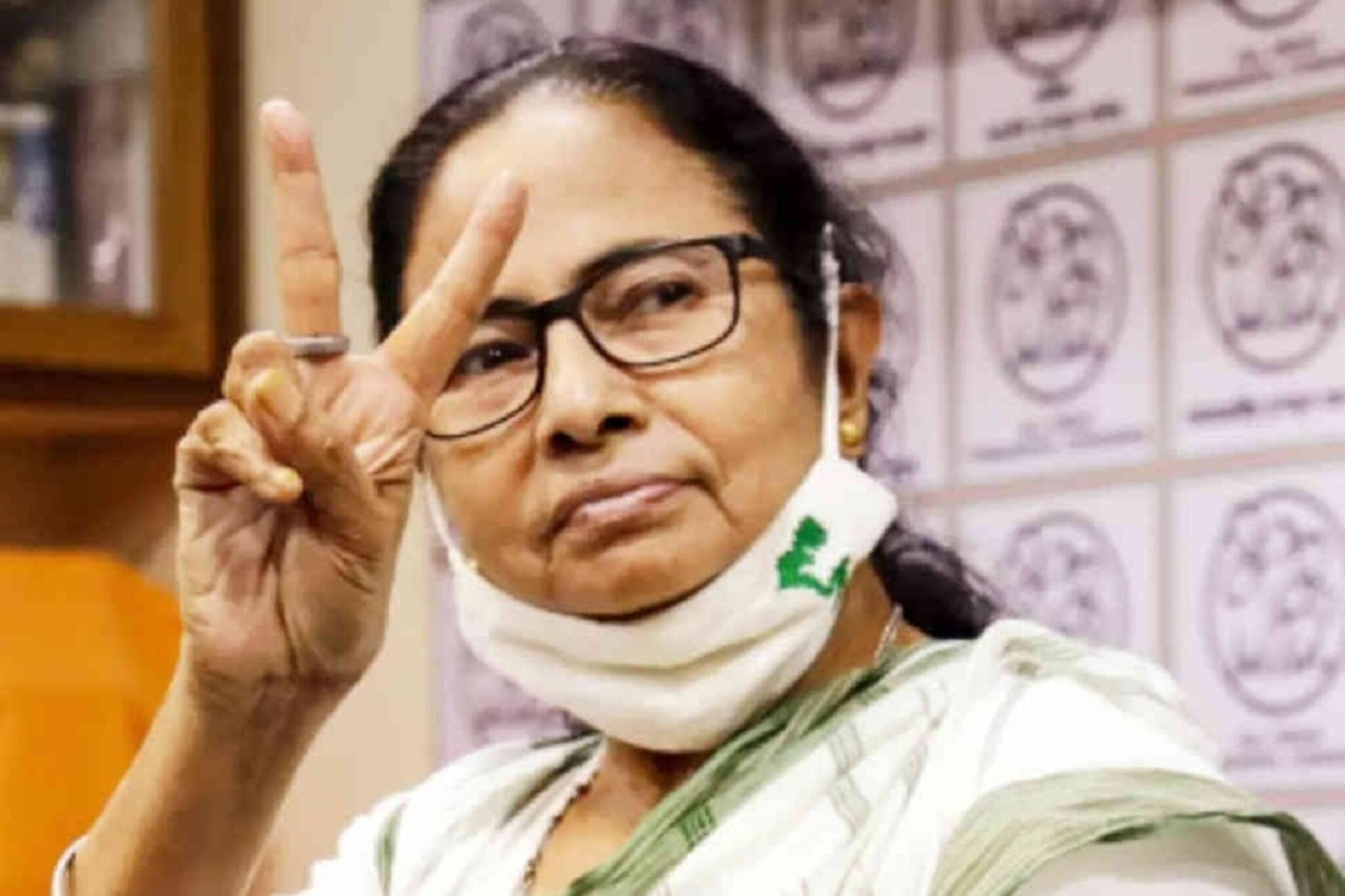 সাতে শপথ মমতার? ঢেলে সাজানো মন্ত্রিসভায় ঠাঁই পেতে পারে বহু নবীন ও নতুন মুখ!