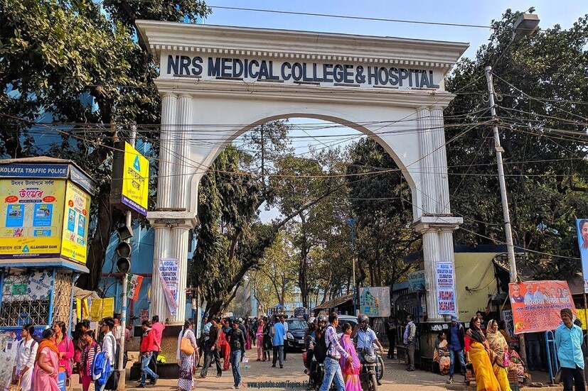 *এনআরএসে কোভিড ওয়ার্ডে লোডশেডিং মোকাবিলায় জেনারেটরের ব্যবস্থা করা হয়েছে। দুর্ঘটনা এড়াতে হাসপাতাল চত্বরে থাকা অস্থায়ী পরিকাঠামো সরানো হচ্ছে। ফাইল ছবি। 