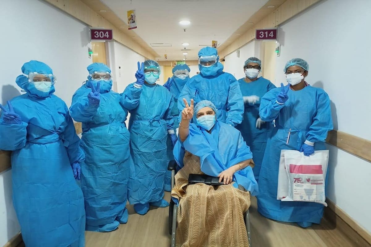 করোনামুক্ত হয়ে বাড়ি গিরলেন মীরা ভট্টাচার্য।