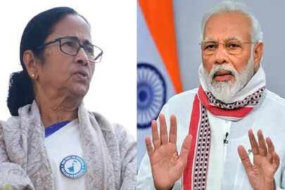 শপথ নিয়ে কৌশলী মমতা