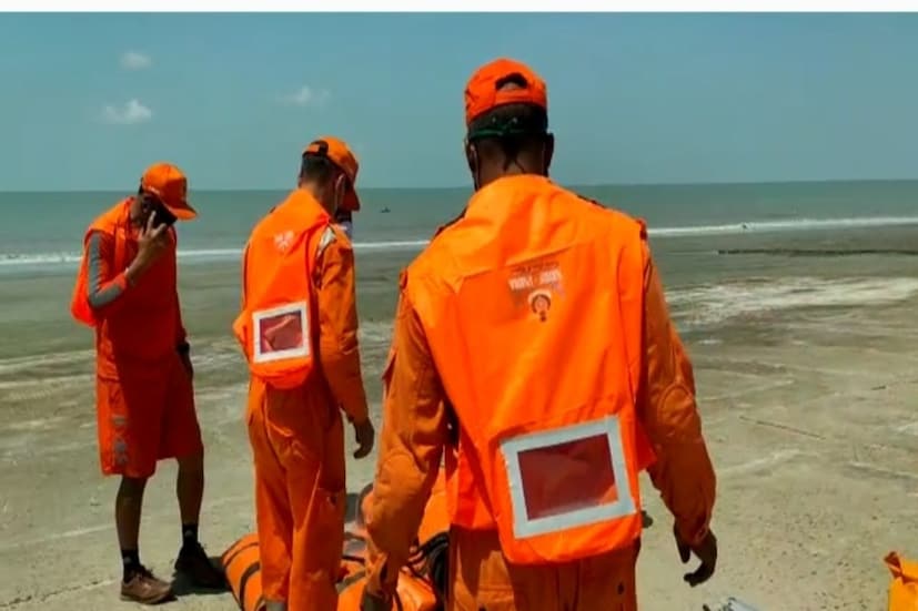 আমফানের থেকে শিক্ষা নিয়ে এবার সবদিক থেকেই আগাম সতর্কতা নেওয়া হচ্ছে। প্রস্তুত জাতীয় বিপর্যয় মোকাবিলা বাহিনীও। গত কয়েকদিন আগেই পশ্চিম উপকুলে আছড়ে পড়ে তাউকতেই। এবার আছড়ে পড়ার প্রহর গুনছে যশ বা ইয়াস। ইতিমধ্যে পশ্চিমবঙ্গ এবং ওড়িশা উপকূলে প্রস্তুতি নিচ্ছে এনডিআরএফ। 