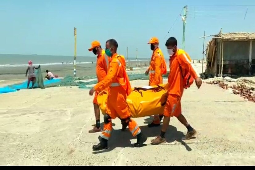 বর্তমানে তাউকতেই বিপর্যস্ত এলাকাগুলিতে কাজ চালাচ্ছে এনডিআরএফ। জাতীয় বিপর্যয় মোকাবিলা দফতরের ডিরেক্টর জেনারেল এস এন প্রধাণ টুইট করে জানিয়েছেন, ওই অঞ্চল থেকে এয়ার লিফট করে পশ্চিমবঙ্গ-ওড়িশাতে নিয়ে আসা হচ্ছে টিম। ঝড়ের তীব্রতা কতটা হবে মৌসম ভবণ থেকে সেই তথ্য পেলে ঠিক করা হবে কত টিম মোতায়েন করা হবে পশ্চিমবঙ্গে।