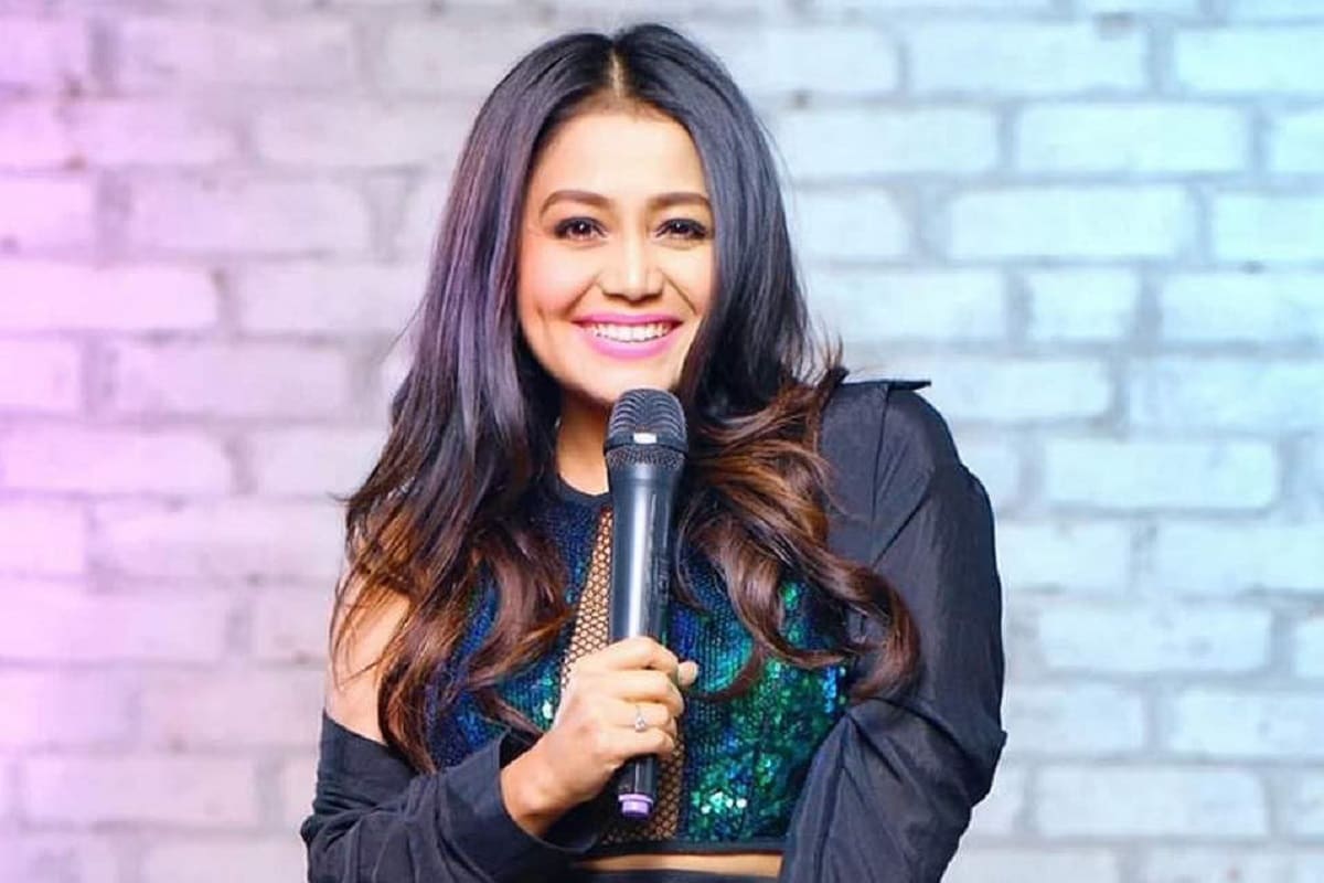 *যে ইন্ডিয়ান আইডল (Indian Idol) অনুষ্ঠানে নেহা এখন বিচারকের আসনে বসেন, সেখানে তিনি নিজেই একদিন প্রতিযোগী হিসাবে এসেছিলেন। তবে শোয়ে বেশি দূর এগোতে পারেননি তিনি। বাদ পড়ে যান কিছু দিন পরেই। সংগৃহীত ছবি। *যে ইন্ডিয়ান আইডল (Indian Idol) অনুষ্ঠানে নেহা এখন বিচারকের আসনে বসেন, সেখানে তিনি নিজেই একদিন প্রতিযোগী হিসাবে এসেছিলেন। তবে শোয়ে বেশি দূর এগোতে পারেননি তিনি। বাদ পড়ে যান কিছু দিন পরেই। সংগৃহীত ছবি।