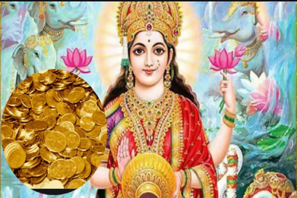 সঙ্গে থাকছে অফারও ৷ সেনকো গোল্ড এবং ডায়মন্ডসের সিইও শুভঙ্কর সেন জানান, অগ্রিম বুকিংয়ের ক্ষেত্রে প্রতি গ্রাম সোনার উপর ২০০ টাকা ছাড় এবং হিরের গয়নার তৈরির মজুরিতে ১০০% ছাড় রয়েছে। অগ্রিম বুকিংয়ের পর কেনার দিন সোনার দাম কমলে, কম দাম দেওয়ার সুবিধা ক্রেতাদের দেওয়া হচ্ছে । সরকারী নির্দেশন অনুযায়ী পশ্চিমবঙ্গ, অসম, ত্রিপুরায় দুপুর ১২টা থেকে বিকেল ৩টে পর্যন্ত দোকানগুলি খোলা রয়েছে। ভিডিও কলিং সুবিধার মাধ্যমে শপিং, ই-ক্যাটালগগুলির মাধ্যমে গহনা পছন্দ করা , ভার্চুয়াল ট্রায়াল রুমের সুবিধা এবং হোম ডেলিভারির ব্যবস্থাও রয়েছে। Representational Image সঙ্গে থাকছে অফারও ৷ সেনকো গোল্ড এবং ডায়মন্ডসের সিইও শুভঙ্কর সেন জানান, অগ্রিম বুকিংয়ের ক্ষেত্রে প্রতি গ্রাম সোনার উপর ২০০ টাকা ছাড় এবং হিরের গয়নার তৈরির মজুরিতে ১০০% ছাড় রয়েছে। অগ্রিম বুকিংয়ের পর কেনার দিন সোনার দাম কমলে, কম দাম দেওয়ার সুবিধা ক্রেতাদের দেওয়া হচ্ছে । সরকারী নির্দেশন অনুযায়ী পশ্চিমবঙ্গ, অসম, ত্রিপুরায় দুপুর ১২টা থেকে বিকেল ৩টে পর্যন্ত দোকানগুলি খোলা রয়েছে। ভিডিও কলিং সুবিধার মাধ্যমে শপিং, ই-ক্যাটালগগুলির মাধ্যমে গহনা পছন্দ করা , ভার্চুয়াল ট্রায়াল রুমের সুবিধা এবং হোম ডেলিভারির ব্যবস্থাও রয়েছে। Representational Image