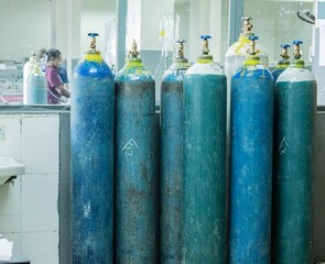 অক্সিজেন আকালে বাড়ছে কালোবাজারি 
প্রতীকী ছবি 