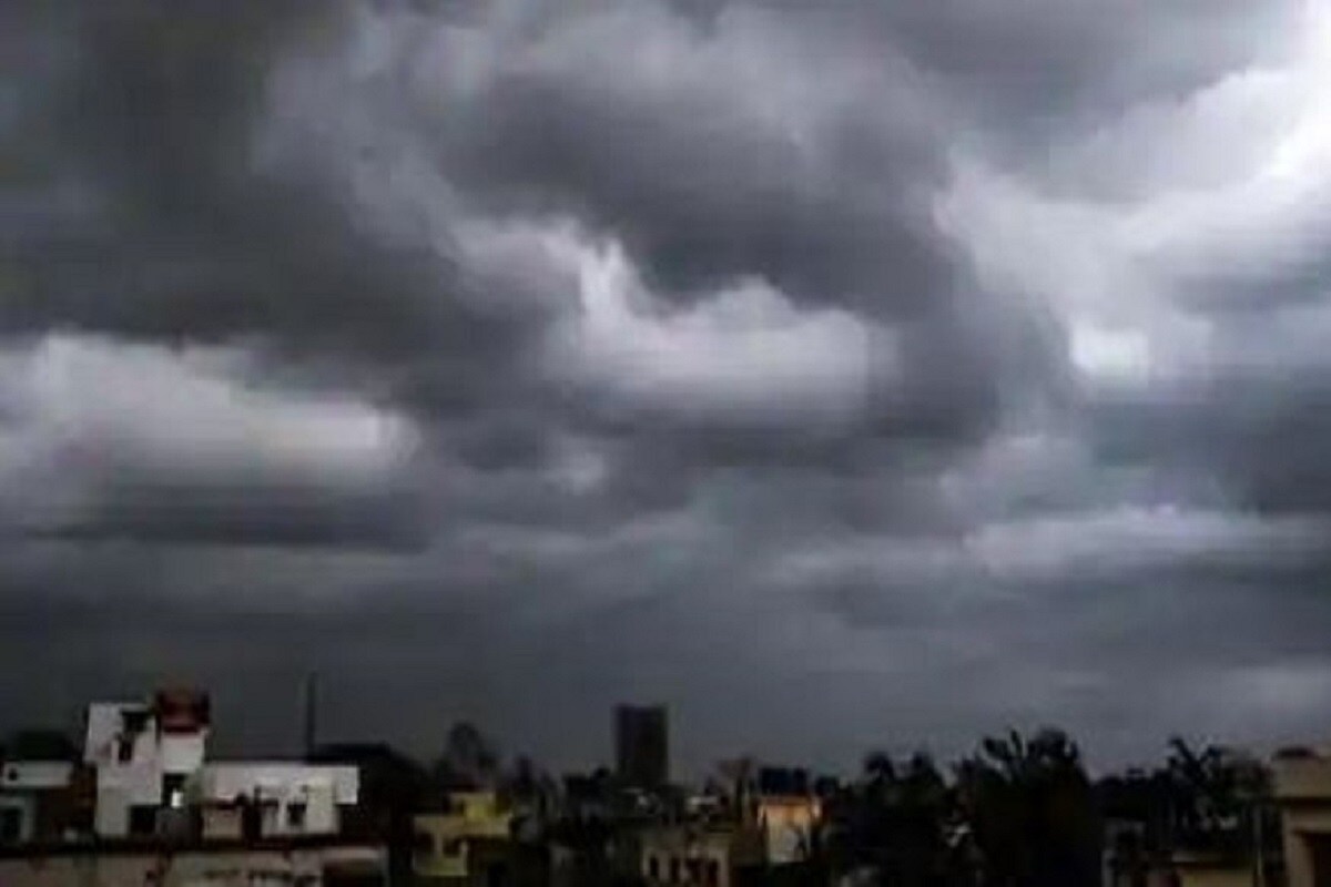 •কলকাতায় আজ আংশিক মেঘলা আকাশ (Kolkata weather partly cloudy sky)। সর্বনিম্ন তাপমাত্রা স্বাভাবিকের ২ ডিগ্রি নিচে নেমে ২৪.৫ ডিগ্রি৷ গতকাল, বৃহস্পতিবার, সর্বোচ্চ তাপমাত্রা ছিল স্বাভাবিকের ৩ ডিগ্রি নিচে ৩১.৯ ডিগ্রি সেলসিয়াস। বাতাসে আপেক্ষিক আর্দ্রতার পরিমাণ ৫৬ থেকে ৯৩ শতাংশ। •কলকাতায় আজ আংশিক মেঘলা আকাশ (Kolkata weather partly cloudy sky)। সর্বনিম্ন তাপমাত্রা স্বাভাবিকের ২ ডিগ্রি নিচে নেমে ২৪.৫ ডিগ্রি৷ গতকাল, বৃহস্পতিবার, সর্বোচ্চ তাপমাত্রা ছিল স্বাভাবিকের ৩ ডিগ্রি নিচে ৩১.৯ ডিগ্রি সেলসিয়াস। বাতাসে আপেক্ষিক আর্দ্রতার পরিমাণ ৫৬ থেকে ৯৩ শতাংশ।