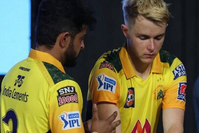 রায়না এবং কারানের এই ছবি নিয়েই হচ্ছে মজা