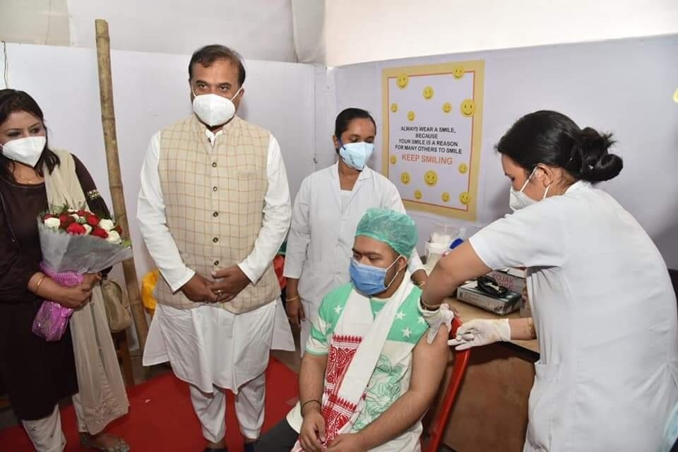নব্বই দশকের মাঝামাঝি মূল ধারার রাজনীতিতে প্রবেশ করেন হিমন্ত বিশ্ব শর্মা। প্রথম নির্বাচনে লড়াইয় জালুকবাড়ি থেকে ১৯৯৬ সালে হিমন্ত বিশ্বশর্মা হেরে যান। ২০০১ সাল থেকে আর পিছনে ফিরে তাকাতে হয়নি। বারবার তিনবার। হ্যাট্রিক করেন হিমন্ত বিশ্বশর্মা। নব্বই দশকের মাঝামাঝি মূল ধারার রাজনীতিতে প্রবেশ করেন হিমন্ত বিশ্ব শর্মা। প্রথম নির্বাচনে লড়াইয় জালুকবাড়ি থেকে ১৯৯৬ সালে হিমন্ত বিশ্বশর্মা হেরে যান। ২০০১ সাল থেকে আর পিছনে ফিরে তাকাতে হয়নি। বারবার তিনবার। হ্যাট্রিক করেন হিমন্ত বিশ্বশর্মা।