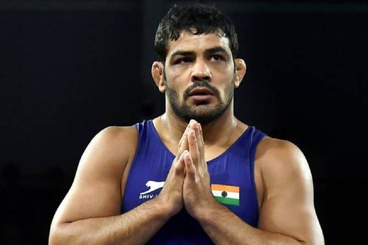 ওই ঘটনায় সুশীলের জড়িত থাকার প্রমাণ পেয়েছে পুলিশ। তাঁর বিরুদ্ধে গ্রেফতারি পরোয়ানা জারি হয়েছিল। পালিয়ে বেড়াচ্ছিলেন অলিম্পিকে পদকজয়ী কুস্তিগীর। কখনও উত্তরাখণ্ড, কখনও আবার হরিদ্বারে সুশীলের টাওয়ার লোকেশন পায় পুলিশ। ওই ঘটনায় সুশীলের জড়িত থাকার প্রমাণ পেয়েছে পুলিশ। তাঁর বিরুদ্ধে গ্রেফতারি পরোয়ানা জারি হয়েছিল। পালিয়ে বেড়াচ্ছিলেন অলিম্পিকে পদকজয়ী কুস্তিগীর। কখনও উত্তরাখণ্ড, কখনও আবার হরিদ্বারে সুশীলের টাওয়ার লোকেশন পায় পুলিশ।