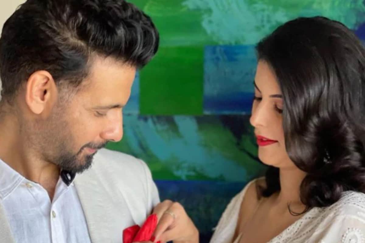তবে বিয়েতে তাঁদের সঙ্গে পরিবারও উপস্থিত থাকতে পারেনি করোনা পরিস্থিতির জন্য। সালোনি বলছেন, এর জন্য মন খারাপ হয়েছে ঠিকই। কিন্তু সবকিছুর ভালো দিকও রয়েছে। তবে বিয়েতে তাঁদের সঙ্গে পরিবারও উপস্থিত থাকতে পারেনি করোনা পরিস্থিতির জন্য। সালোনি বলছেন, এর জন্য মন খারাপ হয়েছে ঠিকই। কিন্তু সবকিছুর ভালো দিকও রয়েছে।