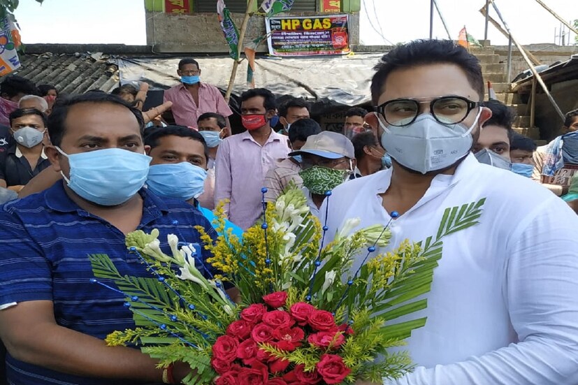 তবে শুধু ঝড় নয়, করোনা মোকাবিলাতেও সমান উদ্যোগ নিয়েছেন সোহম। ভগবানপুরে সোমবারই অক্সিজেন কন্সেন্ট্রেটরসহ সেফ হোম চালু করেছেন এই সদ্য নির্বাচিত বিধায়ক। আতঙ্কিত না হয়ে সকলকে একসঙ্গে কাজ করার জন্য বার্তা দিয়েছেন সোহম। আর তাঁর এই বার্তাই মন ছুঁয়ে গিয়েছে এলাকার বাসিন্দাদের। 