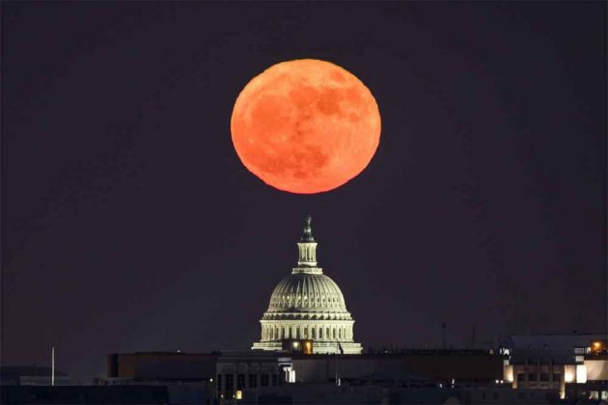 Lunar Eclipse 2021 & Super Moon & Blood Moon: পূর্ণ চন্দ্রগ্রহণ-সুপারমুন, আজই রাতের আকাশে চাঁদকে ঘিরে ২ মহাজাগতিক ঘটনা! নেপথ্যে কোন রহস্য?