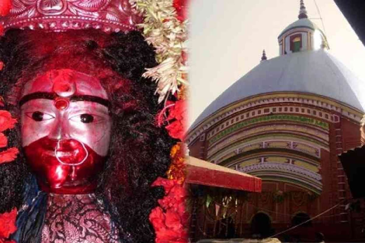 *তবে সশরীরে মন্দিরে প্রবেশে নিষেধাজ্ঞা থাকলেও ভক্তরা যাতে তারা মায়ের দর্শন থেকে বিরত না থাকেন তার জন্য মন্দির কমিটির তরফ থেকে ভিডিও কলের মাধ্যমে তারা মায়ের দর্শনের ব্যবস্থা শুরু করলো। মন্দিরের সেবায়েতদের তরফ থেকে জানানো হয়েছে, এই লকডাউন চলাকালীন পূণ্যার্থীদের দাবি মেনে ভিডিও কলের মাধ্যমে গোত্র ধরে পূজো এবং তারা মায়ের দর্শন করানোর ব্যবস্থা রাখা হবে যাতে পুণ্যার্থীরা তারা মায়ের দর্শন এবং পুজো থেকে বিরত না হন। ফাইল ছবি। *তবে সশরীরে মন্দিরে প্রবেশে নিষেধাজ্ঞা থাকলেও ভক্তরা যাতে তারা মায়ের দর্শন থেকে বিরত না থাকেন তার জন্য মন্দির কমিটির তরফ থেকে ভিডিও কলের মাধ্যমে তারা মায়ের দর্শনের ব্যবস্থা শুরু করলো। মন্দিরের সেবায়েতদের তরফ থেকে জানানো হয়েছে, এই লকডাউন চলাকালীন পূণ্যার্থীদের দাবি মেনে ভিডিও কলের মাধ্যমে গোত্র ধরে পূজো এবং তারা মায়ের দর্শন করানোর ব্যবস্থা রাখা হবে যাতে পুণ্যার্থীরা তারা মায়ের দর্শন এবং পুজো থেকে বিরত না হন। ফাইল ছবি।