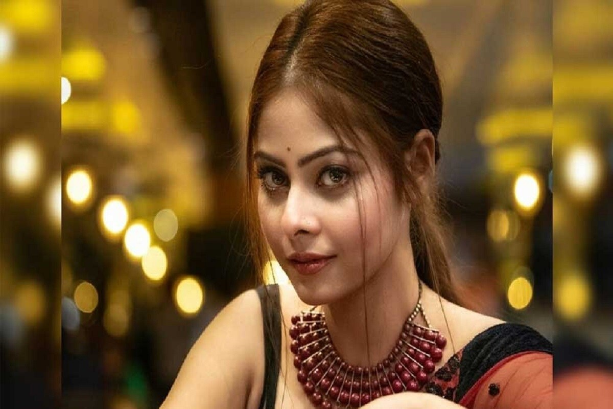 *সুমনার মা-বাবা ইতিমধ্যেই কোভিডের টিকা নিয়েছেন। তাও নিজেকে এক্কেবারে আলাদা করে রেখেছেন তিনি। চিকিৎসকের পরামর্শ অনুজায়ী চলছে ওষুধপত্র এবং খাওয়া-দাওয়া। সংগৃহীত ছবি। *সুমনার মা-বাবা ইতিমধ্যেই কোভিডের টিকা নিয়েছেন। তাও নিজেকে এক্কেবারে আলাদা করে রেখেছেন তিনি। চিকিৎসকের পরামর্শ অনুজায়ী চলছে ওষুধপত্র এবং খাওয়া-দাওয়া। সংগৃহীত ছবি।