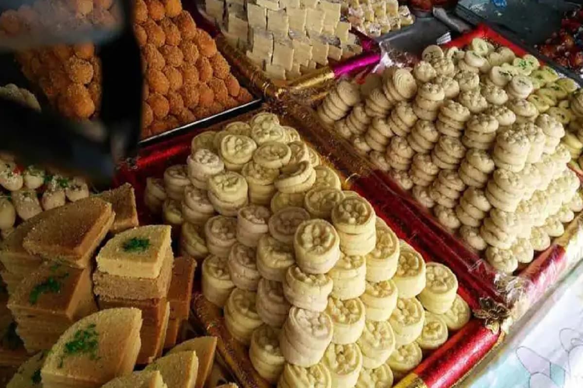 করোনা মোকাবিলায় আরও কড়া বিধি ঘোষণা রাজ্যে। আগামী দু-সপ্তাহের জন্য জারি থাকবে রাজ্যে এই বিধি। Representational Image করোনা মোকাবিলায় আরও কড়া বিধি ঘোষণা রাজ্যে। আগামী দু-সপ্তাহের জন্য জারি থাকবে রাজ্যে এই বিধি। Representational Image