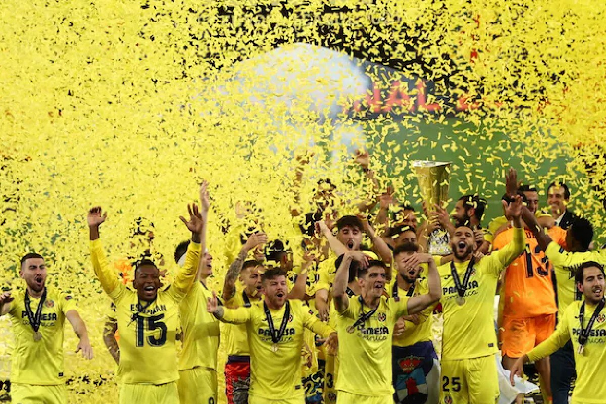 Europa League Final-এ Villarreal vs Manchester United ম্যাচ ১২০ মিনিট পরও ১-১ ড্র চলছিল। ফলে ম্যাচ গড়ায় টাইব্রেকারে। Europa League Final-এ Villarreal vs Manchester United ম্যাচ ১২০ মিনিট পরও ১-১ ড্র চলছিল। ফলে ম্যাচ গড়ায় টাইব্রেকারে।