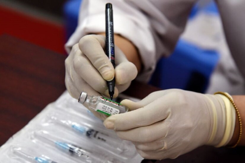 •১. সবার প্রথমে রাজ্যে টিকাকরণের গতি বাড়ানোর পরামর্শ দিয়েছে কেন্দ্র, সেই সঙ্গে বেঁধে দিয়েছে একটা সময়সীমা। জানিয়েছে যে চলতি বছরের জুন মাসের মধ্যেই তা করে দেখাতে হবে। রাজ্যে প্রয়োজন মতো ভ্যাকসিনের জোগান কেন্দ্র পাঠাবে, তবে সেই সঙ্গে ভ্যাকসিন নির্মাতাদের সঙ্গেও রাজ্যগুলোকে যোগাযোগ রক্ষার পরামর্শ দেওয়া হয়েছে।