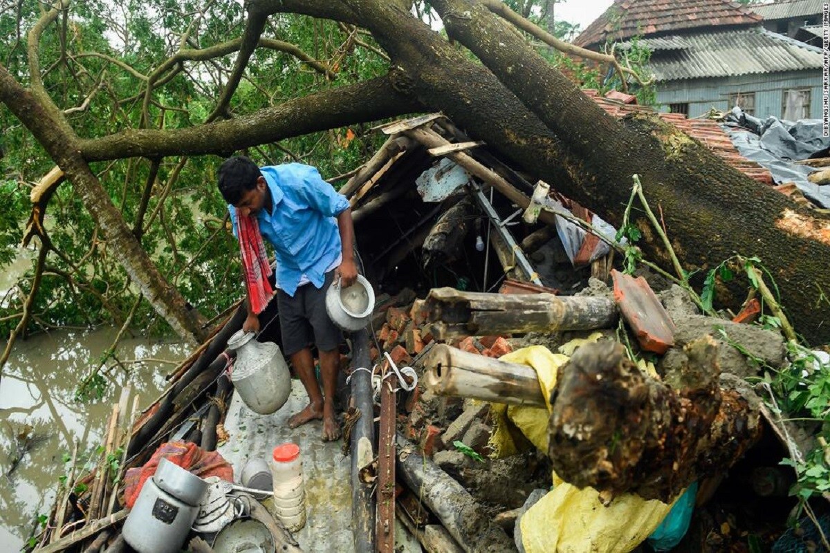 *২৬ থেকে ২৭ মের মধ্যে দিঘা বা ওড়িশা-বাংলার উপকূলে আছড়ে পড়তে পারে ঘূর্ণিঝড় যশ। উত্তর আন্দামান সাগর ও পূর্বমধ্য বঙ্গোপসাগরে শনিবার অর্থাৎ ২২ মে নাগাদ একটি নিম্নচাপ তৈরি হতে পারে। সেই নিম্নচাপ পরবর্তী ৭২ ঘণ্টার মধ্যে প্রবল শক্তি সঞ্চয় করে পরিণত হতে পারে ঘূর্ণিঝড়ে। প্রতীকী ছবি। *২৬ থেকে ২৭ মের মধ্যে দিঘা বা ওড়িশা-বাংলার উপকূলে আছড়ে পড়তে পারে ঘূর্ণিঝড় যশ। উত্তর আন্দামান সাগর ও পূর্বমধ্য বঙ্গোপসাগরে শনিবার অর্থাৎ ২২ মে নাগাদ একটি নিম্নচাপ তৈরি হতে পারে। সেই নিম্নচাপ পরবর্তী ৭২ ঘণ্টার মধ্যে প্রবল শক্তি সঞ্চয় করে পরিণত হতে পারে ঘূর্ণিঝড়ে। প্রতীকী ছবি।