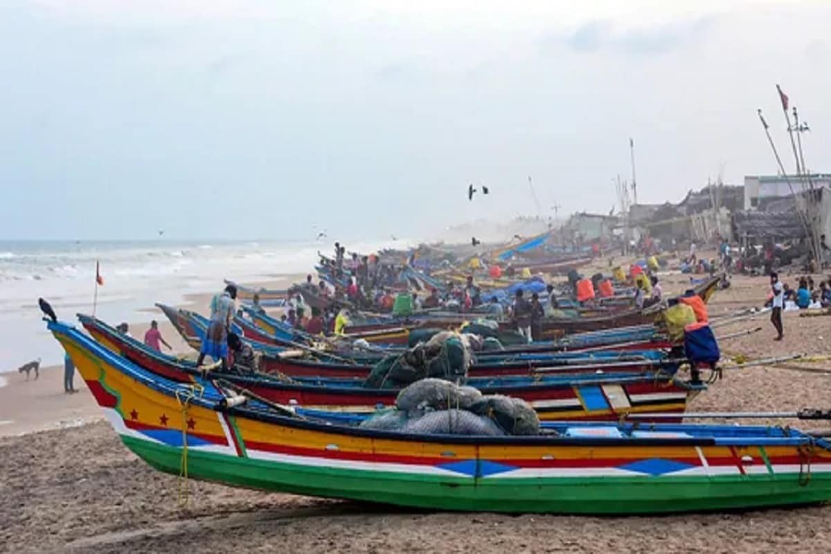 *কলকাতার জন্য ২০টি টিম তৈরি করেছে লালবাজার। বিপর্যয় মোকাবিলায় দফায় দফায় বৈঠক চলছে কলকাতা পুলিশের সদর দফতরে। ফাইল ছবি। *কলকাতার জন্য ২০টি টিম তৈরি করেছে লালবাজার। বিপর্যয় মোকাবিলায় দফায় দফায় বৈঠক চলছে কলকাতা পুলিশের সদর দফতরে। ফাইল ছবি।