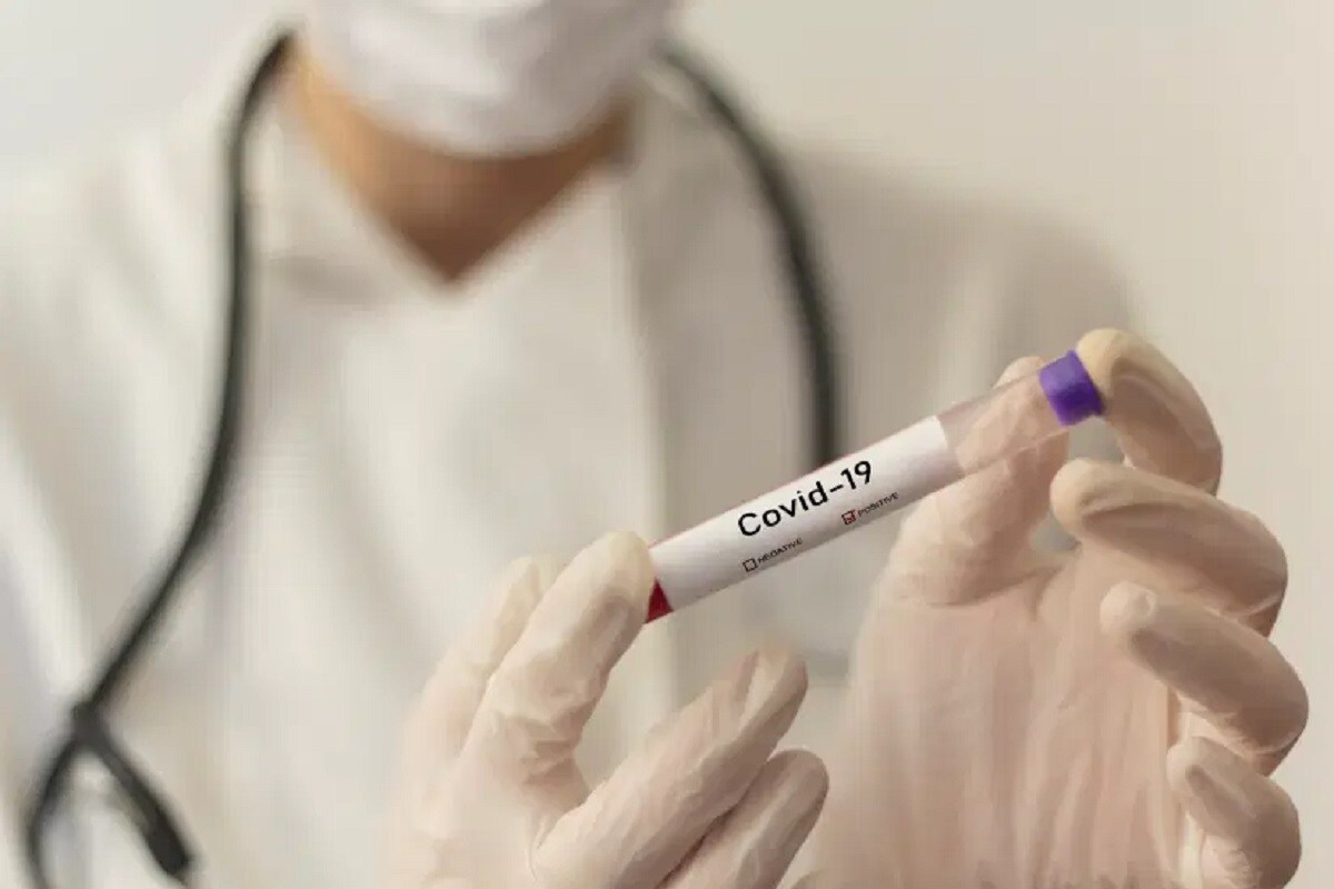 *গত ২৪ ঘণ্টায় দেশে আক্রান্ত (Corona Positive)হয়েছেন ৪ লক্ষ ১২ হাজার ২৬২ জন। বুধবার ২৪ ঘণ্টায় করোনা আক্রান্তের সংখ্যা ছিল ৩ লক্ষ ৮২ হাজার ৩১৫। ফাইল ছবি। *গত ২৪ ঘণ্টায় দেশে আক্রান্ত (Corona Positive)হয়েছেন ৪ লক্ষ ১২ হাজার ২৬২ জন। বুধবার ২৪ ঘণ্টায় করোনা আক্রান্তের সংখ্যা ছিল ৩ লক্ষ ৮২ হাজার ৩১৫। ফাইল ছবি।