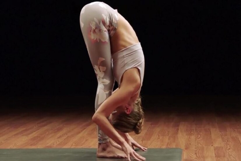 •উত্তনাসন (STANDING FORWARD BEND)-শ্বাস ছেড়ে এবং পা সামনের দিকে রেখে ভাঁজ করতে হবে। যদি হ্যামস্ট্রিংগুলি প্রথমে কিছুটা টাইট মনে হয় তবে হাঁটু বাঁকাতে হবে। পা দু'দিকে ছড়িয়ে রেখে হাত মেঝের সঙ্গে স্পর্শ করে মাথাটি নিচে নামিয়ে দিতে হবে। এই আসন উরু শক্তিশালী করতে সহায়তা করে, মেনোপজের লক্ষণ থেকে মুক্তি দেয়, অনিদ্রা হ্রাস করে এবং হজমে উন্নতি করে।