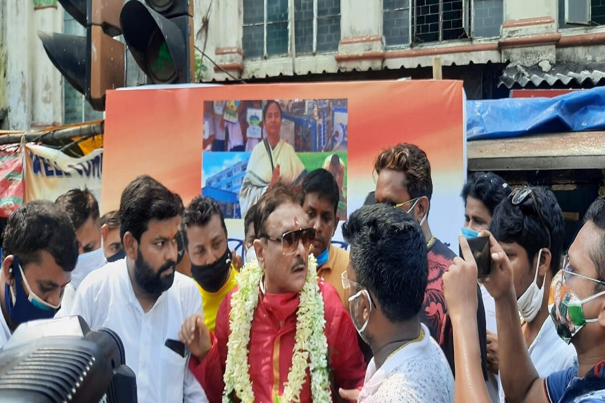 *রবিবার এসএসকেএম হাসপাতাল থেকে ছুটি পান তিনি। এর পরে বাড়ি হয়ে একটি মাজারে যান। সেখান থেকে গুরুদ্বারে যাওয়ার কথা ছিল তাঁর। কিন্তু তার আগেই শুরু হয় শ্বাসকষ্ট। সংগৃহীত ছবি। *রবিবার এসএসকেএম হাসপাতাল থেকে ছুটি পান তিনি। এর পরে বাড়ি হয়ে একটি মাজারে যান। সেখান থেকে গুরুদ্বারে যাওয়ার কথা ছিল তাঁর। কিন্তু তার আগেই শুরু হয় শ্বাসকষ্ট। সংগৃহীত ছবি।