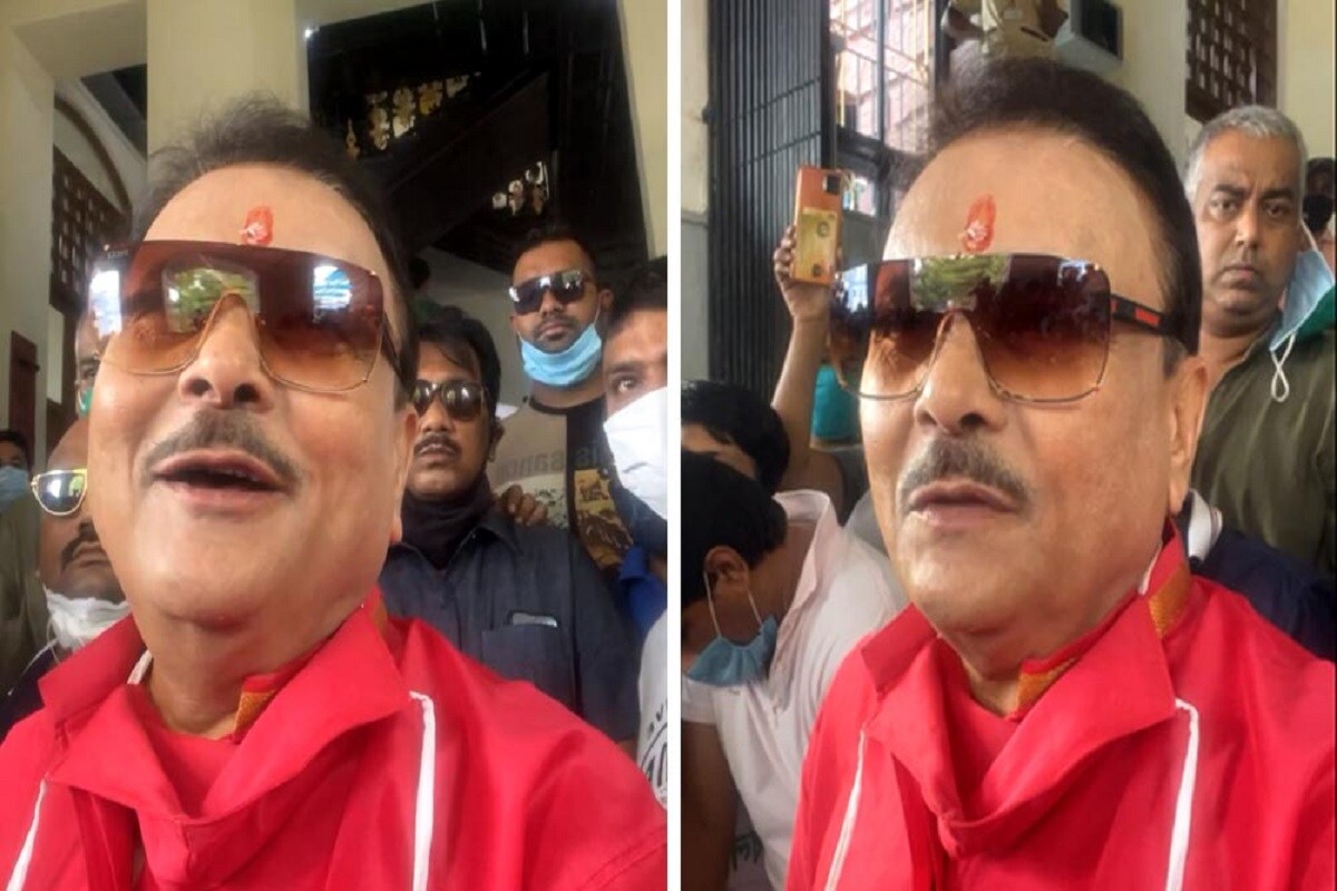 *এ দিন লাল পাঞ্জাবি, পাজামায় শোভিত মদন মিত্র যখন বাইরে উডবার্ন ব্লকের সামনে এসে দাঁড়ান, তখন তাঁকে ঘিরে অনুরাগীদের উচ্ছ্বাস ছিল চখে পড়ার মত। স্লোগান ওঠে, 'মদন মিত্র জিন্দাবাদ'। তিনি অবশ্য বলছেন, 'আমি এদের কাউকে চিনি না। কিন্তু আমার পাশে আপনারা এসে দাঁড়াচ্ছেন, এর জন্যই আমি সকলকে ধন্যবাদ দিতে চাই।'সংগৃহীত ছবি। *এ দিন লাল পাঞ্জাবি, পাজামায় শোভিত মদন মিত্র যখন বাইরে উডবার্ন ব্লকের সামনে এসে দাঁড়ান, তখন তাঁকে ঘিরে অনুরাগীদের উচ্ছ্বাস ছিল চখে পড়ার মত। স্লোগান ওঠে, 'মদন মিত্র জিন্দাবাদ'। তিনি অবশ্য বলছেন, 'আমি এদের কাউকে চিনি না। কিন্তু আমার পাশে আপনারা এসে দাঁড়াচ্ছেন, এর জন্যই আমি সকলকে ধন্যবাদ দিতে চাই।'সংগৃহীত ছবি।