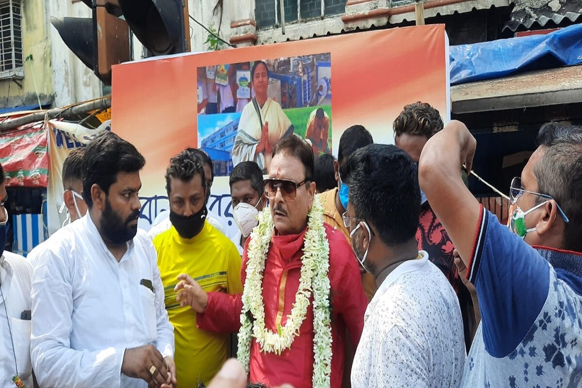 *এ দিন নাতির সঙ্গে দেখা করে কামারহাটি যাওয়ার কথা ছিল তাঁর। কিন্তু অসুস্থ হয়ে পড়ায় যেতে পারেননি। সেই জন্য তাঁর বিধানসভা এলাকার মানুষের কাছে ক্ষমা চেয়ে নেন। সংগৃহীত ছবি। *এ দিন নাতির সঙ্গে দেখা করে কামারহাটি যাওয়ার কথা ছিল তাঁর। কিন্তু অসুস্থ হয়ে পড়ায় যেতে পারেননি। সেই জন্য তাঁর বিধানসভা এলাকার মানুষের কাছে ক্ষমা চেয়ে নেন। সংগৃহীত ছবি।