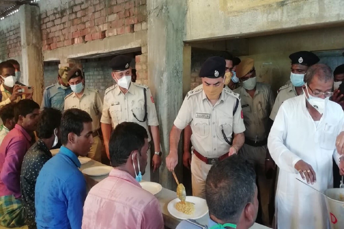 *২০২০-র মে মাসে আমফানে একপ্রকার ধংস হয়ে গিয়েছিল মৌসুনি দ্বীপ। ভয়ঙ্কর সেই প্রাকৃতিক বিপর্যয়ের স্মৃতি মুছে যখন একটু একটু করে ঘুরে দাঁড়াচ্ছিল দ্বীপের বাসিন্দারা, ঠিক সেই সময় আঘাত হানল ইয়াস। আর এ বারের ক্ষতি আরও মারাত্বক। *২০২০-র মে মাসে আমফানে একপ্রকার ধংস হয়ে গিয়েছিল মৌসুনি দ্বীপ। ভয়ঙ্কর সেই প্রাকৃতিক বিপর্যয়ের স্মৃতি মুছে যখন একটু একটু করে ঘুরে দাঁড়াচ্ছিল দ্বীপের বাসিন্দারা, ঠিক সেই সময় আঘাত হানল ইয়াস। আর এ বারের ক্ষতি আরও মারাত্বক।