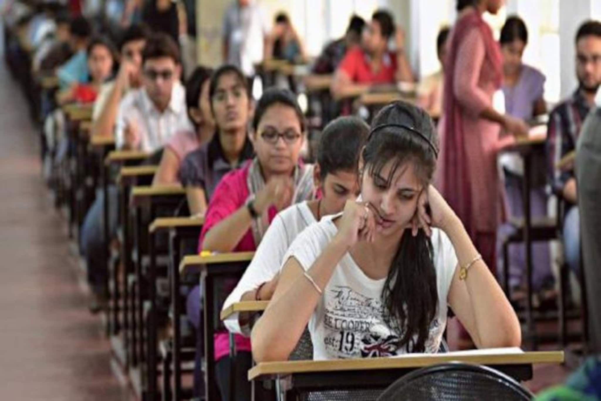 Joint Entrance Exam: করোনার বছরে প্রথম অফলাইন পরীক্ষা জয়েন্ট এন্ট্রান্স, ঘোষণা হল নতুন পরীক্ষার দিন