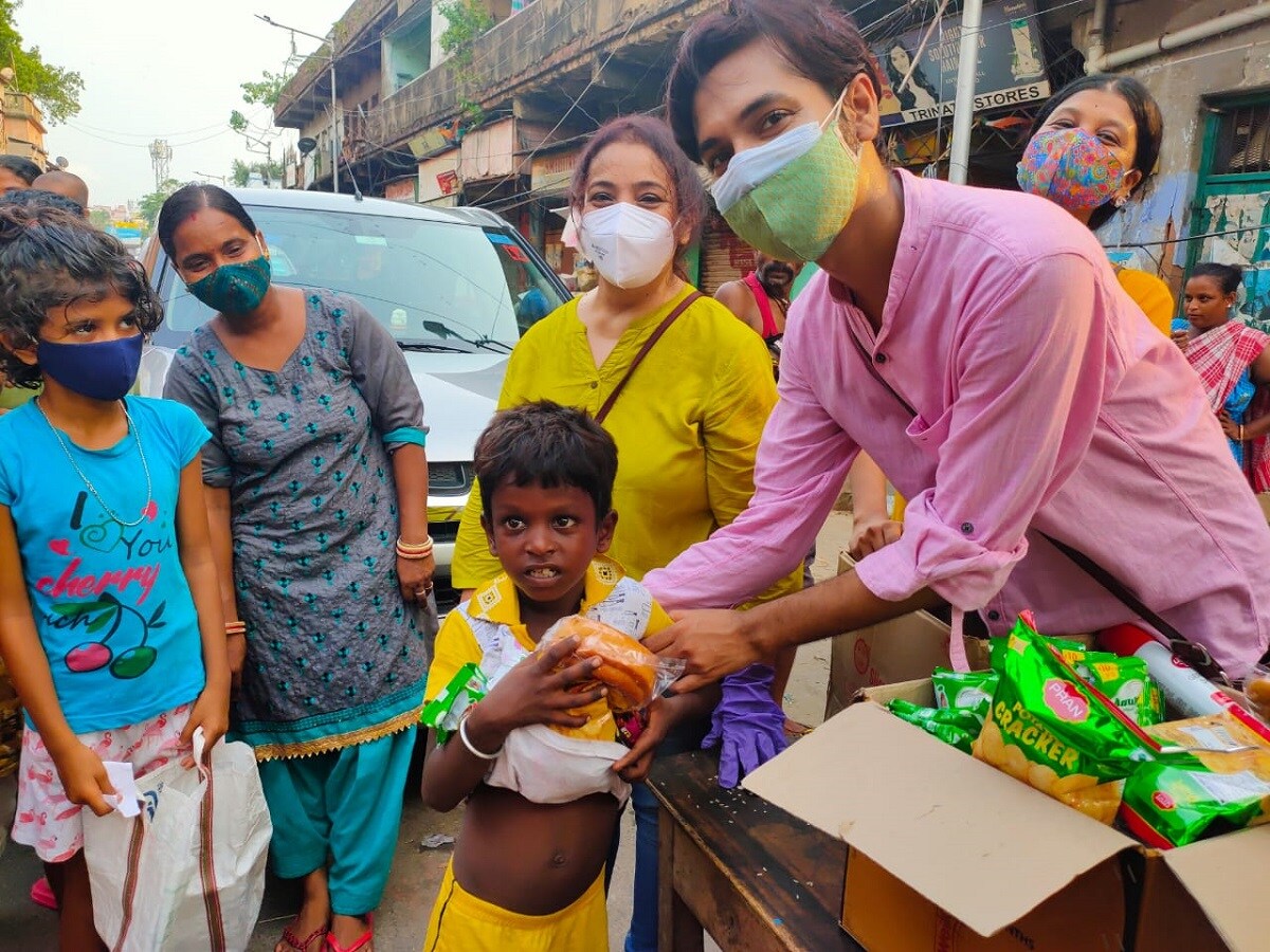 এই সব মানুষের কাছে খাদ্য সামগ্রী, চাল, ডাল ও স্যানিটারি ন্যাপকিন পৌঁছে দেওয়া হল, বাচ্চাদের দুধ, রুটি এবং বিস্কুট জাতীয় খাবার পরিবেশন করা হয় । এই সব মানুষের কাছে খাদ্য সামগ্রী, চাল, ডাল ও স্যানিটারি ন্যাপকিন পৌঁছে দেওয়া হল, বাচ্চাদের দুধ, রুটি এবং বিস্কুট জাতীয় খাবার পরিবেশন করা হয় ।