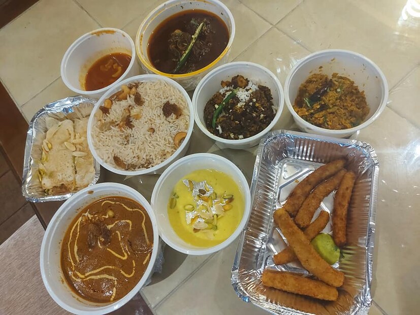 শ্বশুরবাড়ি যেতে না পারায় মনে কষ্ট তো ছিলই। কিন্তু সেই কষ্ট দূর করে দিলেন বন্ধু শুভঙ্কর বন্দ্যোপাধ্যায়। সৃজিতকে জামাইষষ্ঠীর দুপুরে মাংস, পোলাও, থেকে শুরু করে মিষ্টি কি না খাওয়ালেন। 