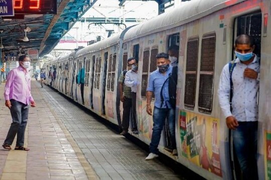আজ থেকে ৪০টি ট্রেন বাড়ায় মোট ট্রেনের সংখ্যা দাঁড়াল ২৯০টি ।