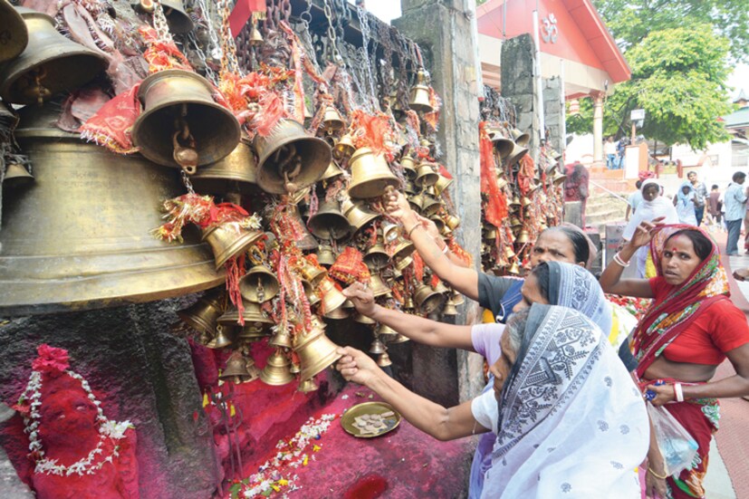• এই সময়ে কোনও বিশেষ পুজো করা বারণ। কোনও বছর যদি এই সময় জগন্নাথদেবের রথযাত্রা পড়ে, তবে তা নির্দিষ্ট নিয়ম মেনেই হতে পারে। কারণ, এই সময়ে নিত্যকর্ম হবে, কাম্য কর্ম হবে না। রথযাত্রা নিত্যকর্ম। যাঁরা শাক্তমন্ত্রে দীক্ষিত, তাঁরা জপ করতে পারেন। এই সময়ে গুরু বা গুরুমা পূজা করতে পারবেন।