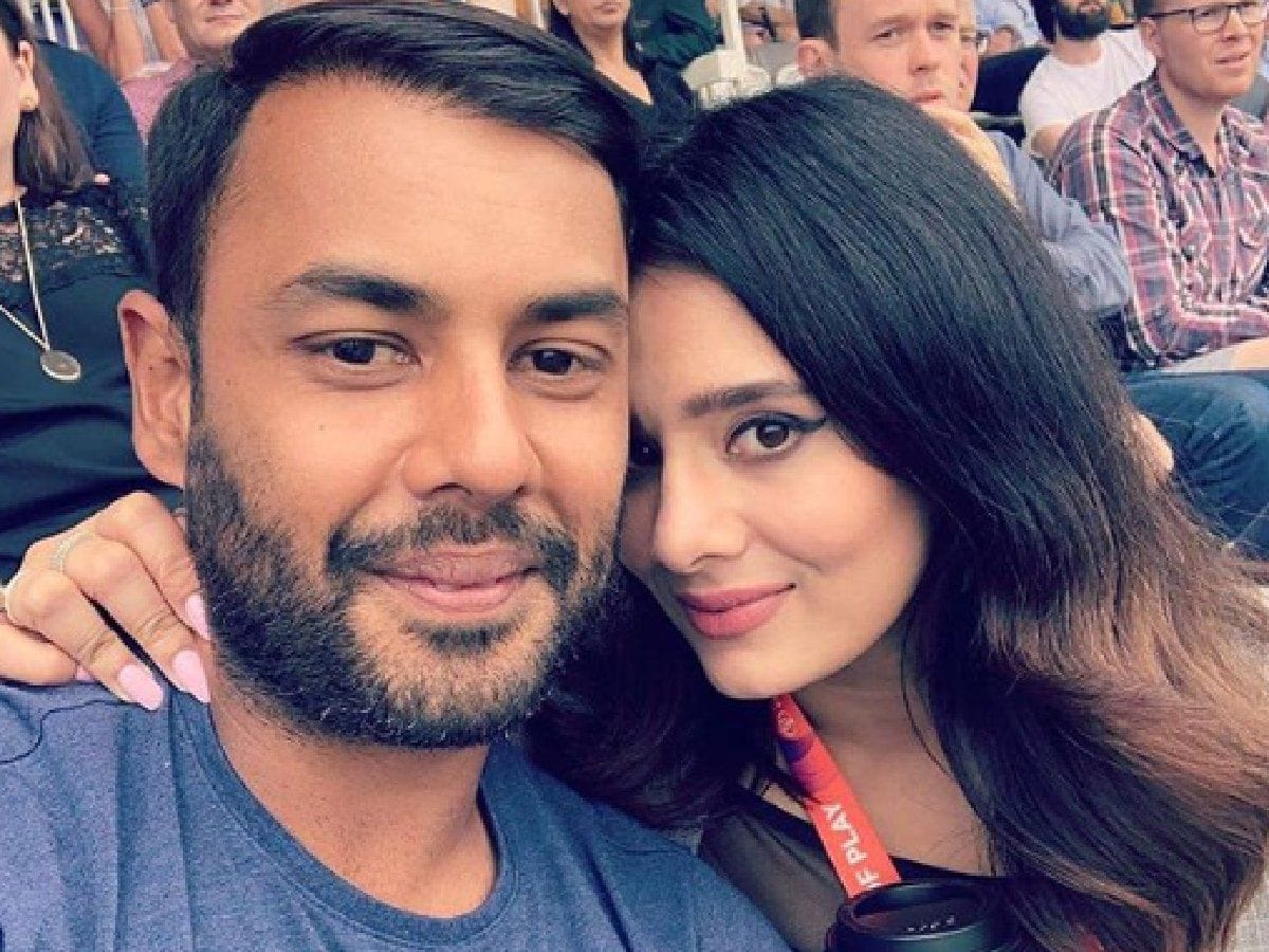 স্টুয়ার্ট বিনি ও মায়ান্তি ল্যাঙ্গার (Stuart Binny and Mayanti Langer) - ক্রিকেটার ও ক্রিকেট উপস্থাপিকা বিয়ে করেন ২০১২ তে৷ (Twitter) স্টুয়ার্ট বিনি ও মায়ান্তি ল্যাঙ্গার (Stuart Binny and Mayanti Langer) - ক্রিকেটার ও ক্রিকেট উপস্থাপিকা বিয়ে করেন ২০১২ তে৷ (Twitter)